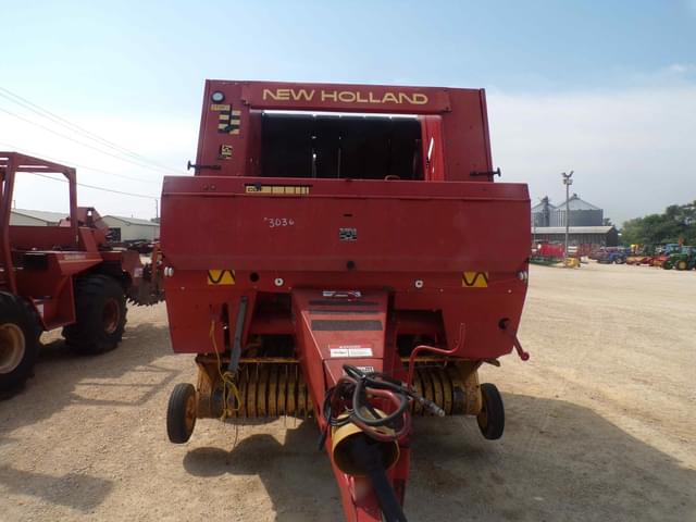 Image of New Holland 640 equipment image 2