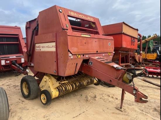 Image of New Holland 640 equipment image 1