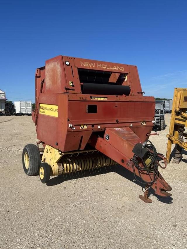 Image of New Holland 640 equipment image 1