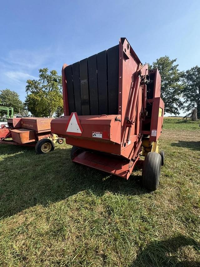 Image of New Holland 640 equipment image 3