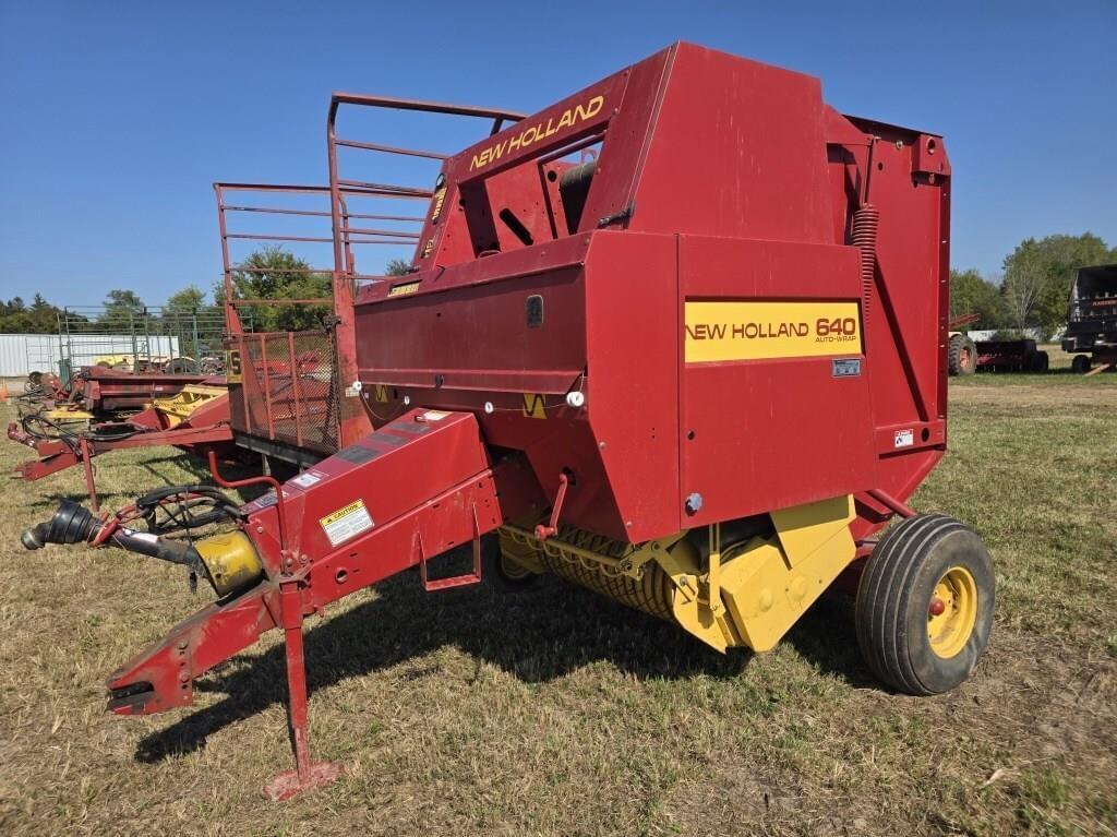 Image of New Holland 640 Primary image