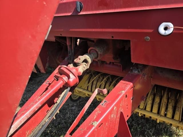 Image of New Holland 640 equipment image 4