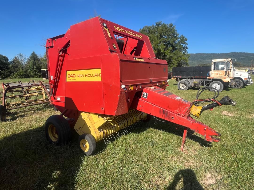 Image of New Holland 640 Primary image
