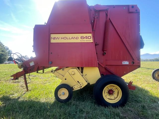 Image of New Holland 640 equipment image 3