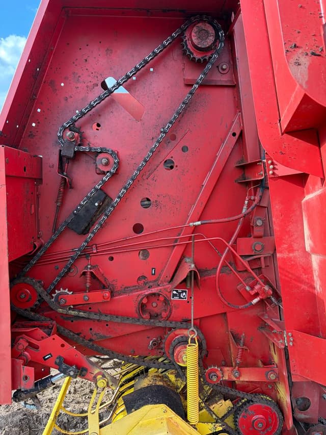 Image of New Holland 640 equipment image 4