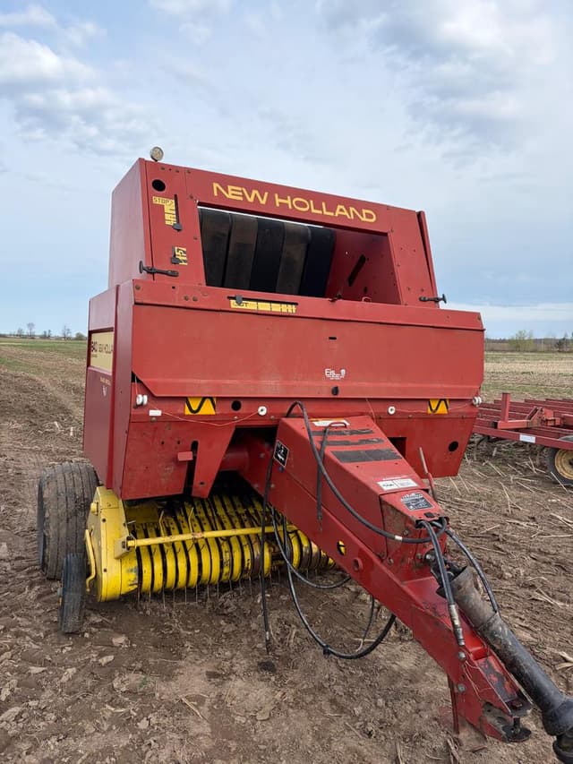 Image of New Holland 640 equipment image 1