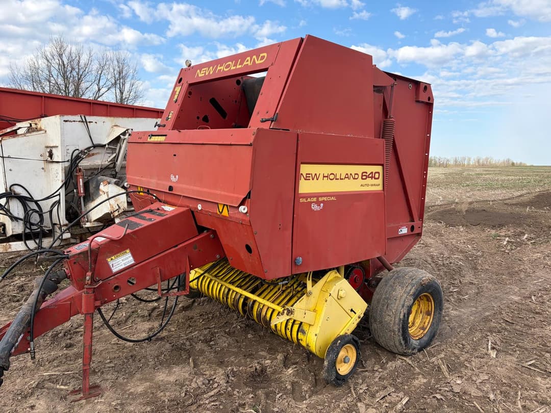 Image of New Holland 640 Primary image