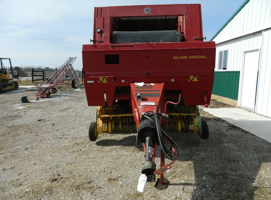 Image of New Holland 644 equipment image 1