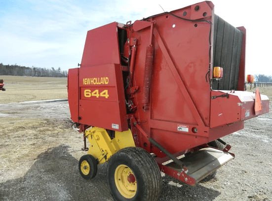 Image of New Holland 644 equipment image 2