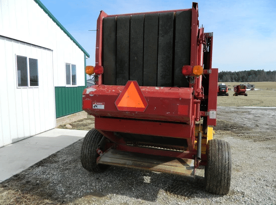 Image of New Holland 644 equipment image 4