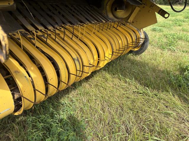 Image of New Holland 644 equipment image 3