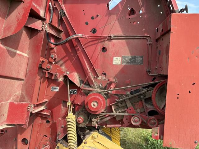 Image of New Holland 644 equipment image 2