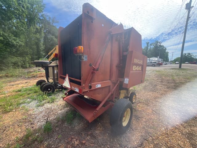 Image of New Holland 644 equipment image 3