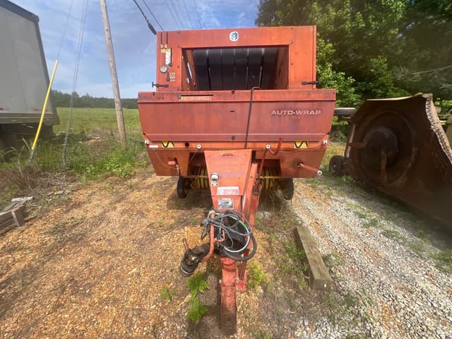 Image of New Holland 644 equipment image 1