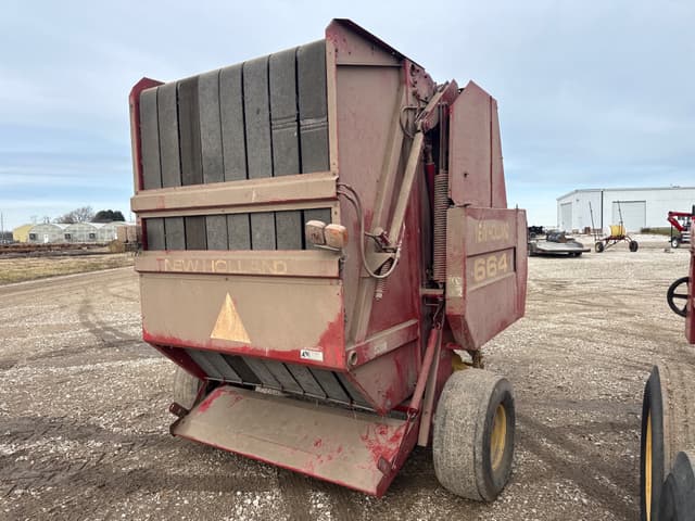 Image of New Holland 644 equipment image 3