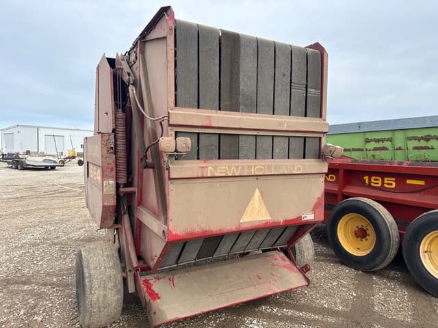Image of New Holland 644 equipment image 2