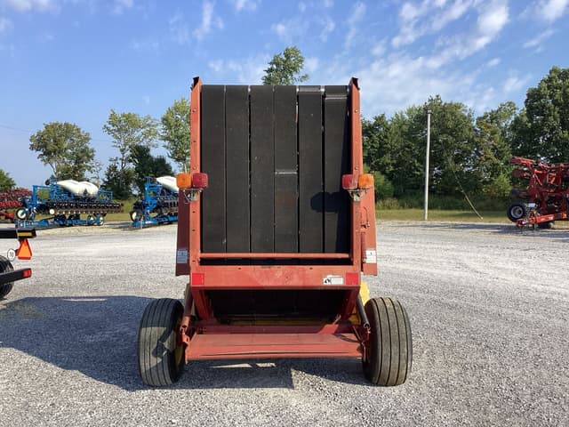 Image of New Holland 644 equipment image 3