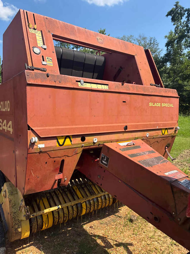Image of New Holland 644 equipment image 2