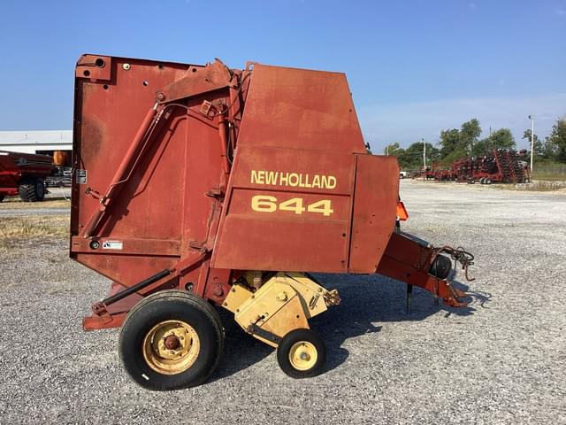 Image of New Holland 644 equipment image 1