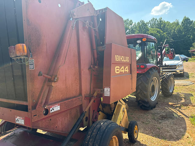 Image of New Holland 644 equipment image 3