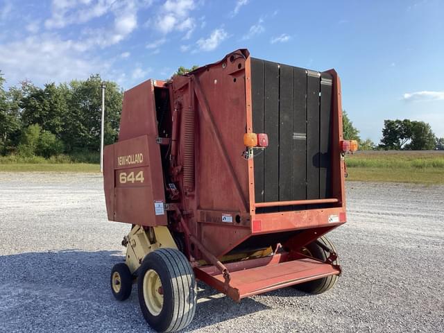 Image of New Holland 644 equipment image 4