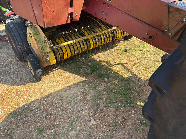 Image of New Holland 644 equipment image 1
