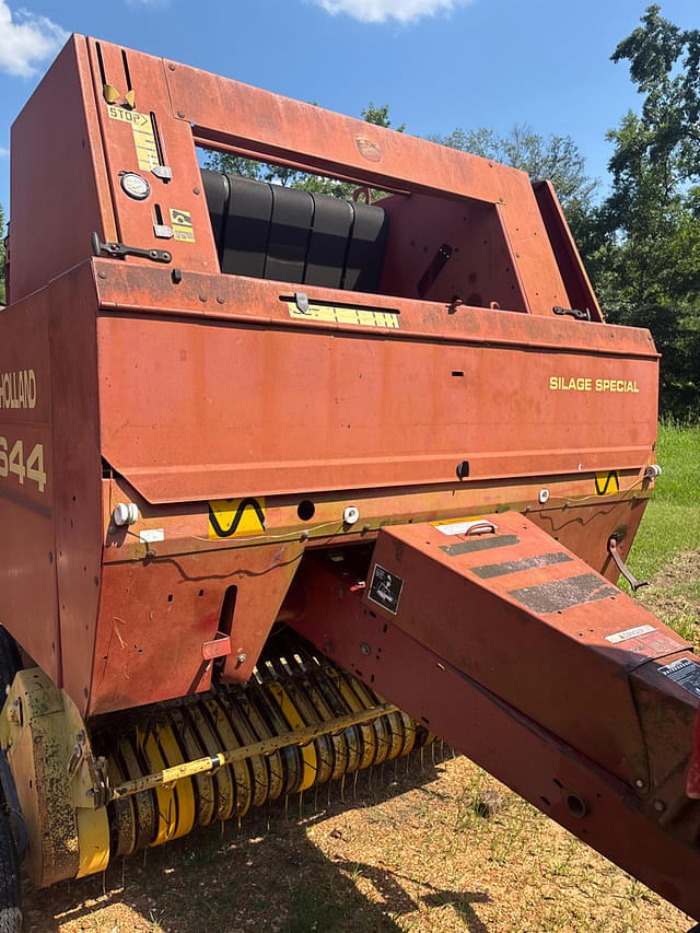 Image of New Holland 644 equipment image 2