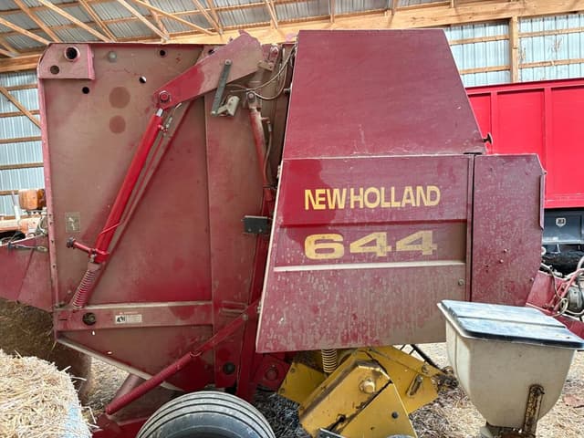 Image of New Holland 644 equipment image 1