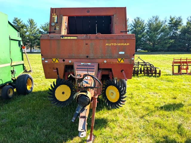 Image of New Holland 644 equipment image 1