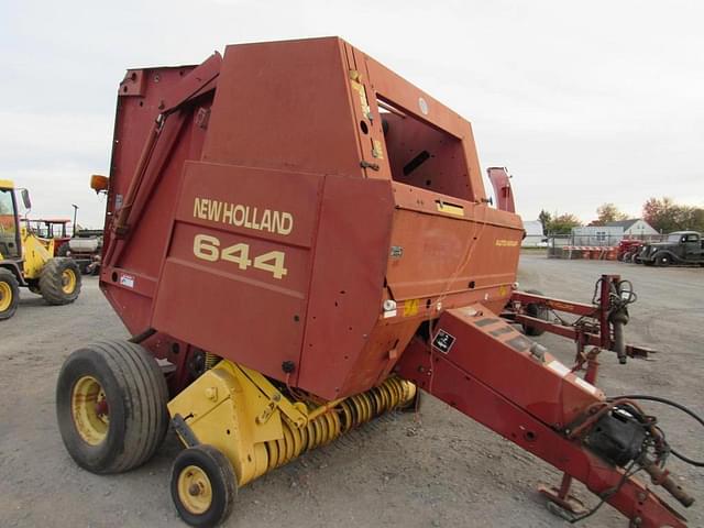 Image of New Holland 644 equipment image 1