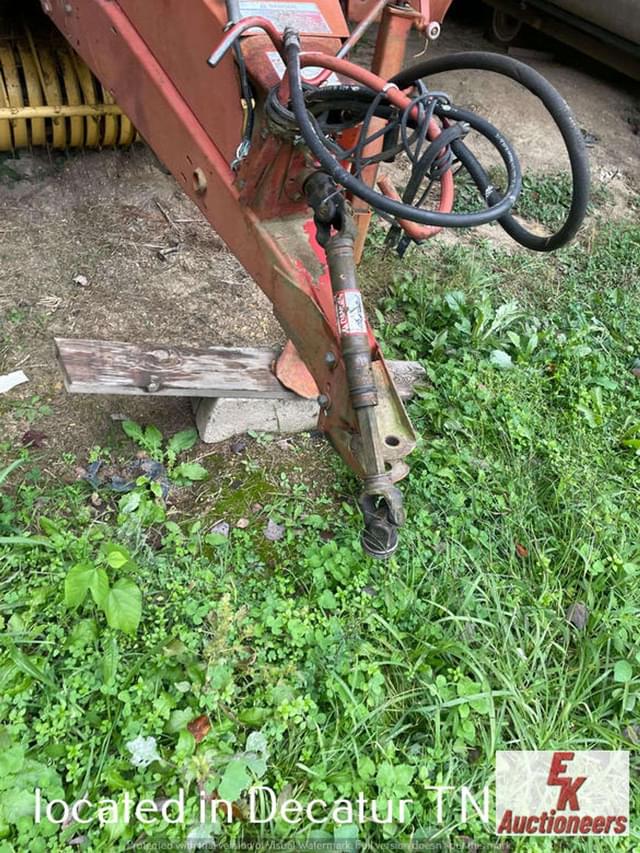 Image of New Holland 644 equipment image 4