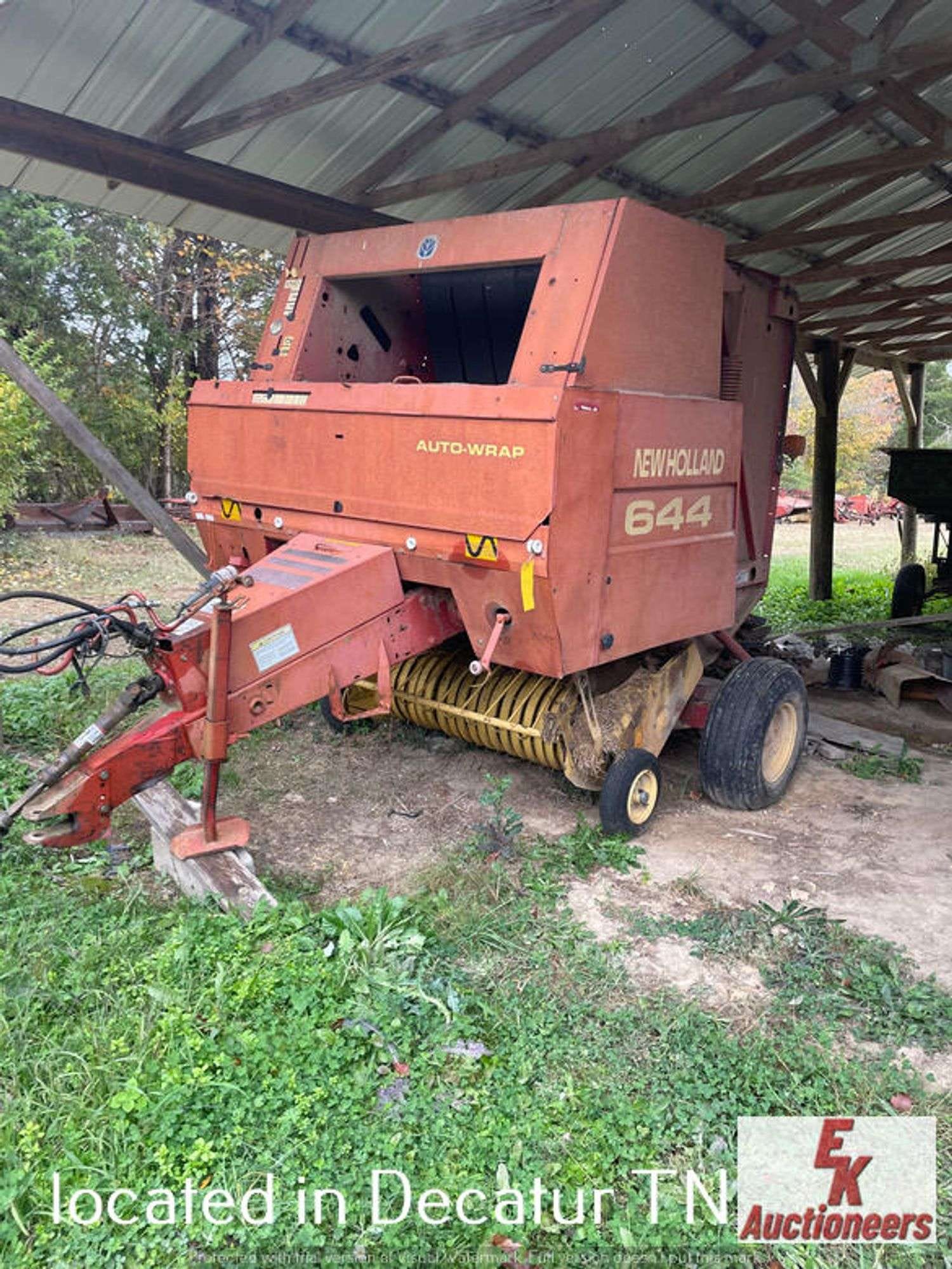 New Holland 644 Equipment Image0
