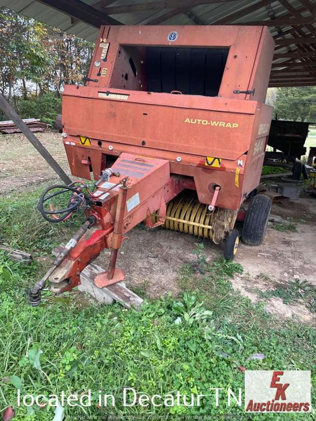Image of New Holland 644 equipment image 1