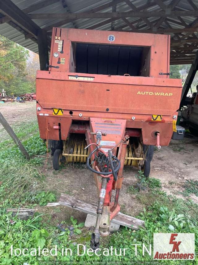 Image of New Holland 644 equipment image 2