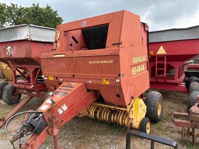 Image of New Holland 644 equipment image 1