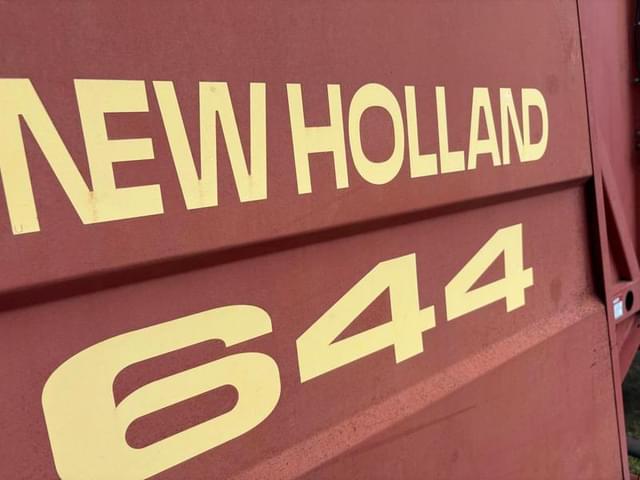 Image of New Holland 644 equipment image 4