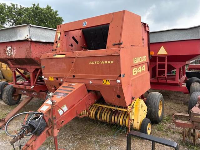 Image of New Holland 644 equipment image 1