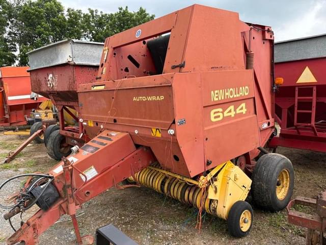 Image of New Holland 644 equipment image 2