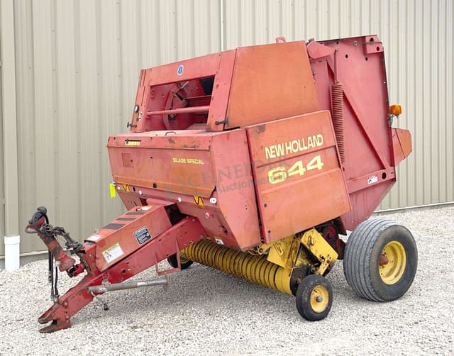 Image of New Holland 644 equipment image 1