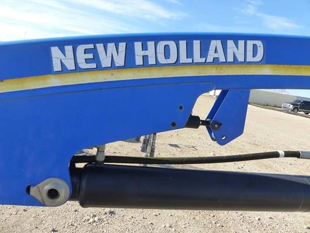 Image of New Holland 645TL equipment image 4