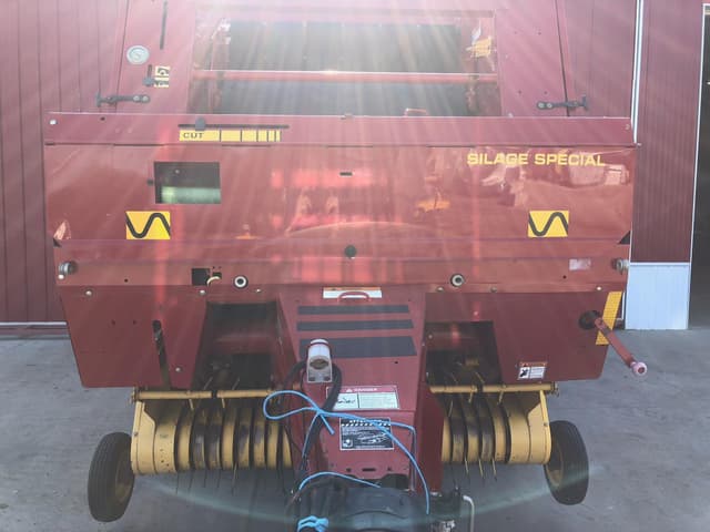Image of New Holland 648 equipment image 4