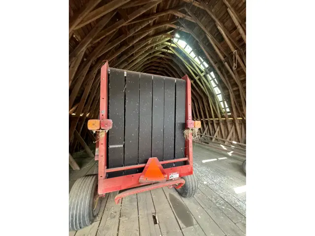 Image of New Holland 648 equipment image 2