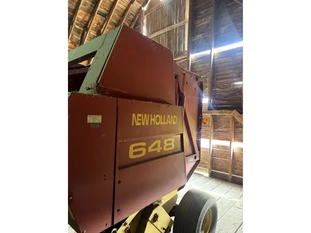 Image of New Holland 648 equipment image 3