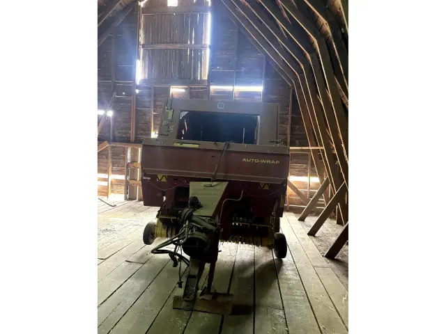 Image of New Holland 648 equipment image 1