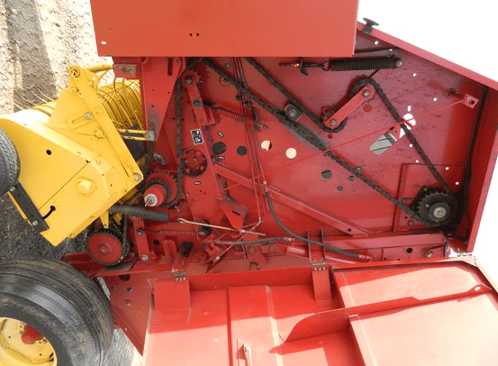 Image of New Holland 648 equipment image 2