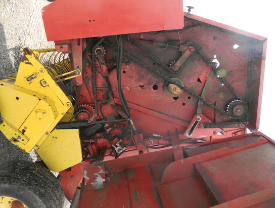 Image of New Holland 648 equipment image 3