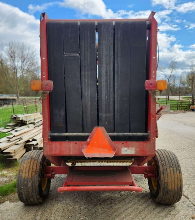 Image of New Holland 648 equipment image 2