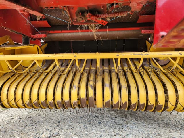 Image of New Holland 648 equipment image 4