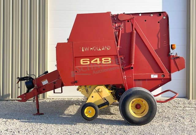 Image of New Holland 648 equipment image 3