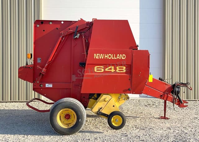 Image of New Holland 648 equipment image 2
